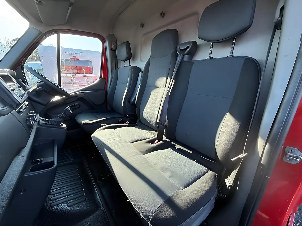 Used 2020 Nissan NV400 Acenta Red - Interior and Exterior details 11