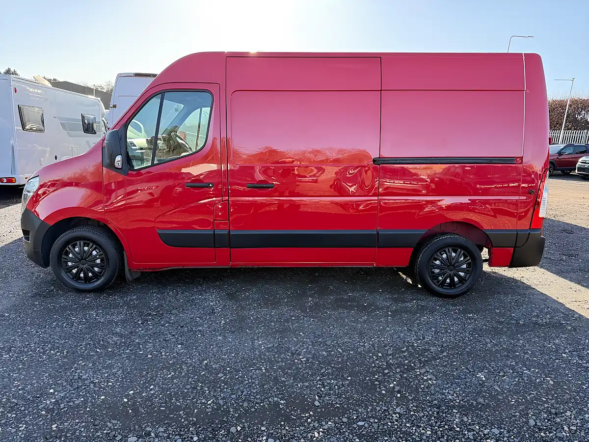 Used 2020 Nissan NV400 Acenta Red - Interior and Exterior details 4