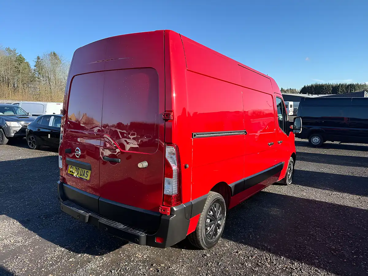 Used 2020 Nissan NV400 Acenta Red - Interior and Exterior details 7