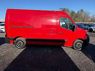 Used 2020 Nissan NV400 Acenta Red - Interior and Exterior details 8