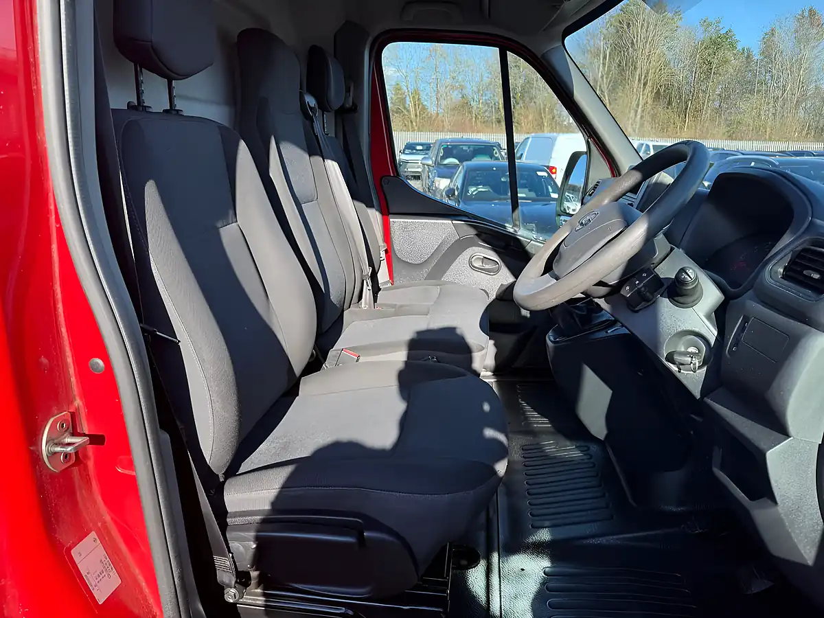 Used 2020 Nissan NV400 Acenta Red - Interior and Exterior details 9
