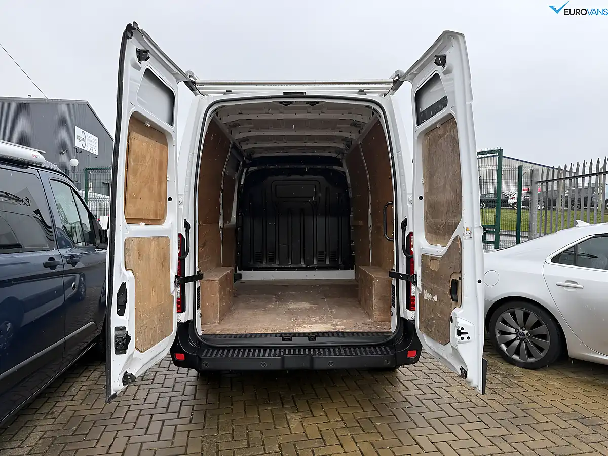Used 2020 Nissan NV400 Acenta White - Interior and Exterior details 4