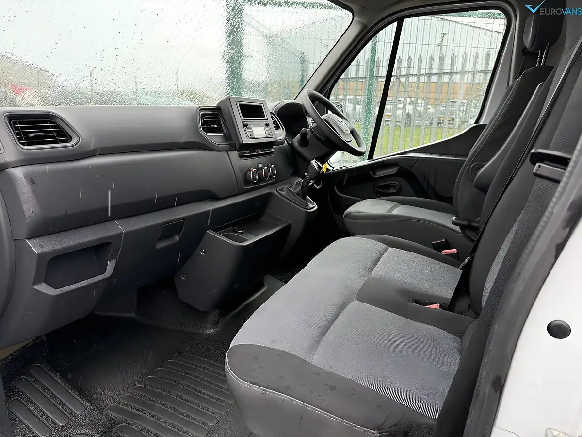 Used 2020 Nissan NV400 Acenta White - Interior and Exterior details 6