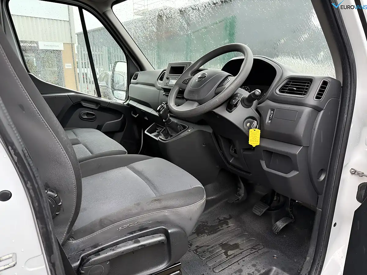 Used 2020 Nissan NV400 Acenta White - Interior and Exterior details 7