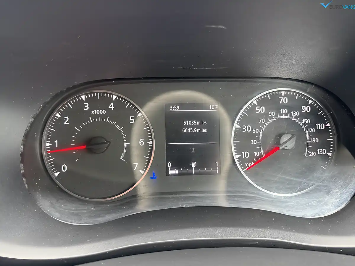 Used 2020 Nissan NV400 Acenta White - Interior and Exterior details 8
