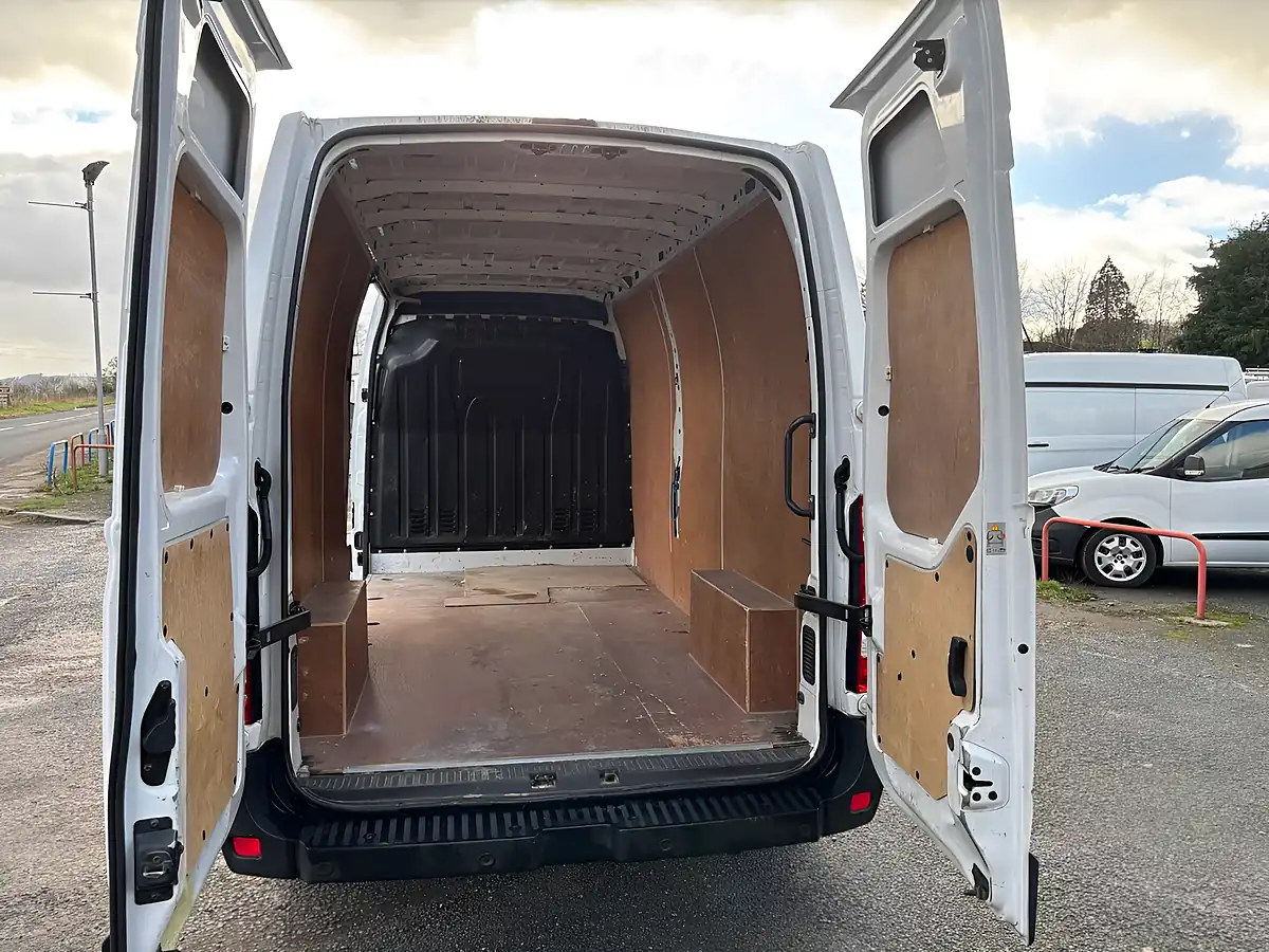 Used 2020 Nissan NV400 Acenta White - Interior and Exterior details 11