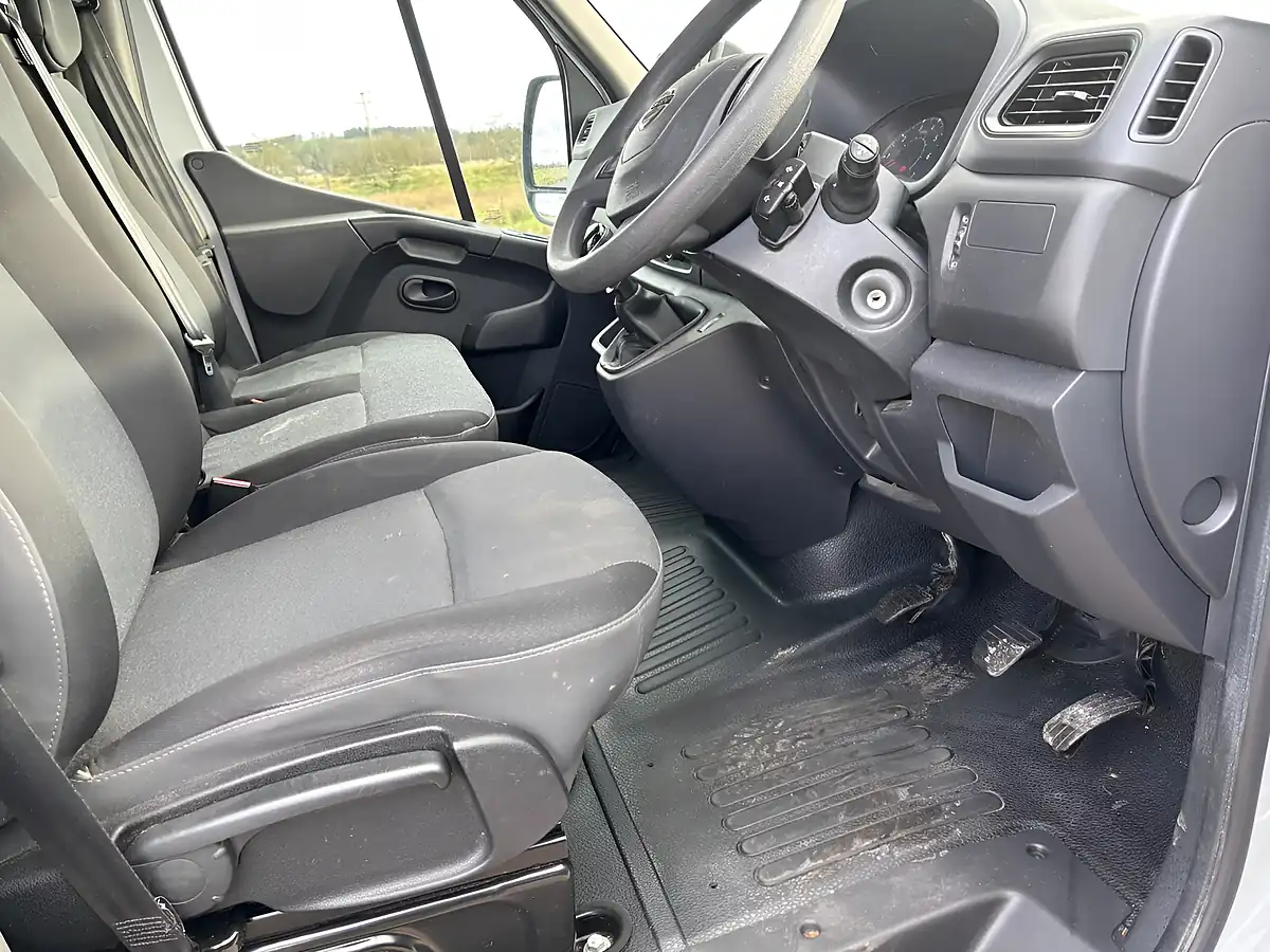 Used 2020 Nissan NV400 Acenta White - Interior and Exterior details 13