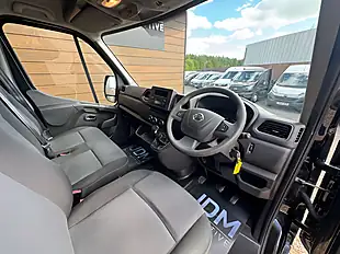 Used 2020 Nissan NV400 Tekna Black - Interior and Exterior details 15