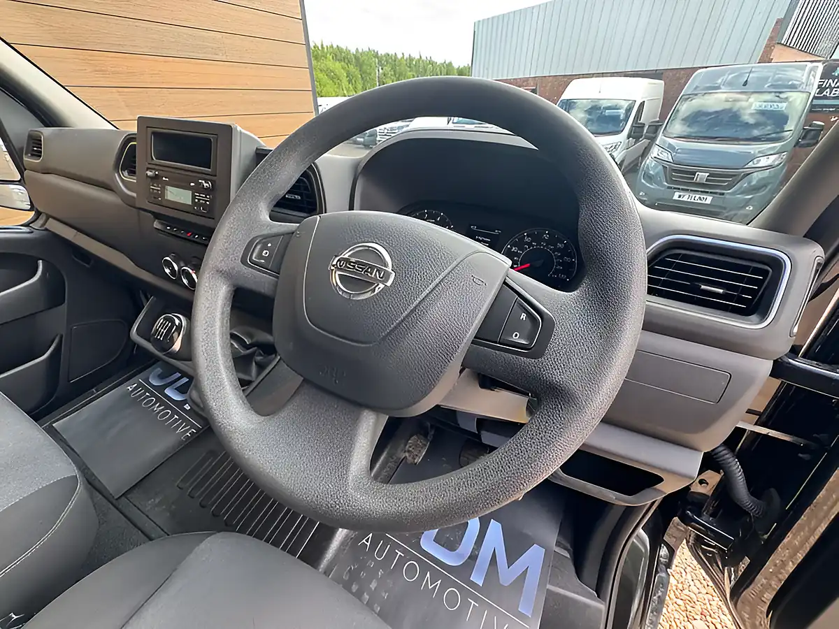 Used 2020 Nissan NV400 Tekna Black - Interior and Exterior details 16