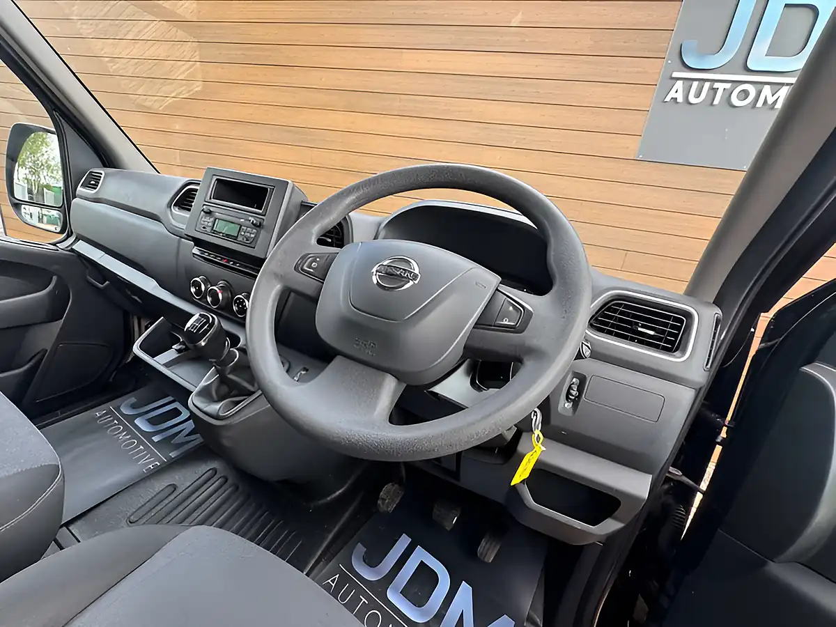 Used 2020 Nissan NV400 Tekna Black - Interior and Exterior details 17