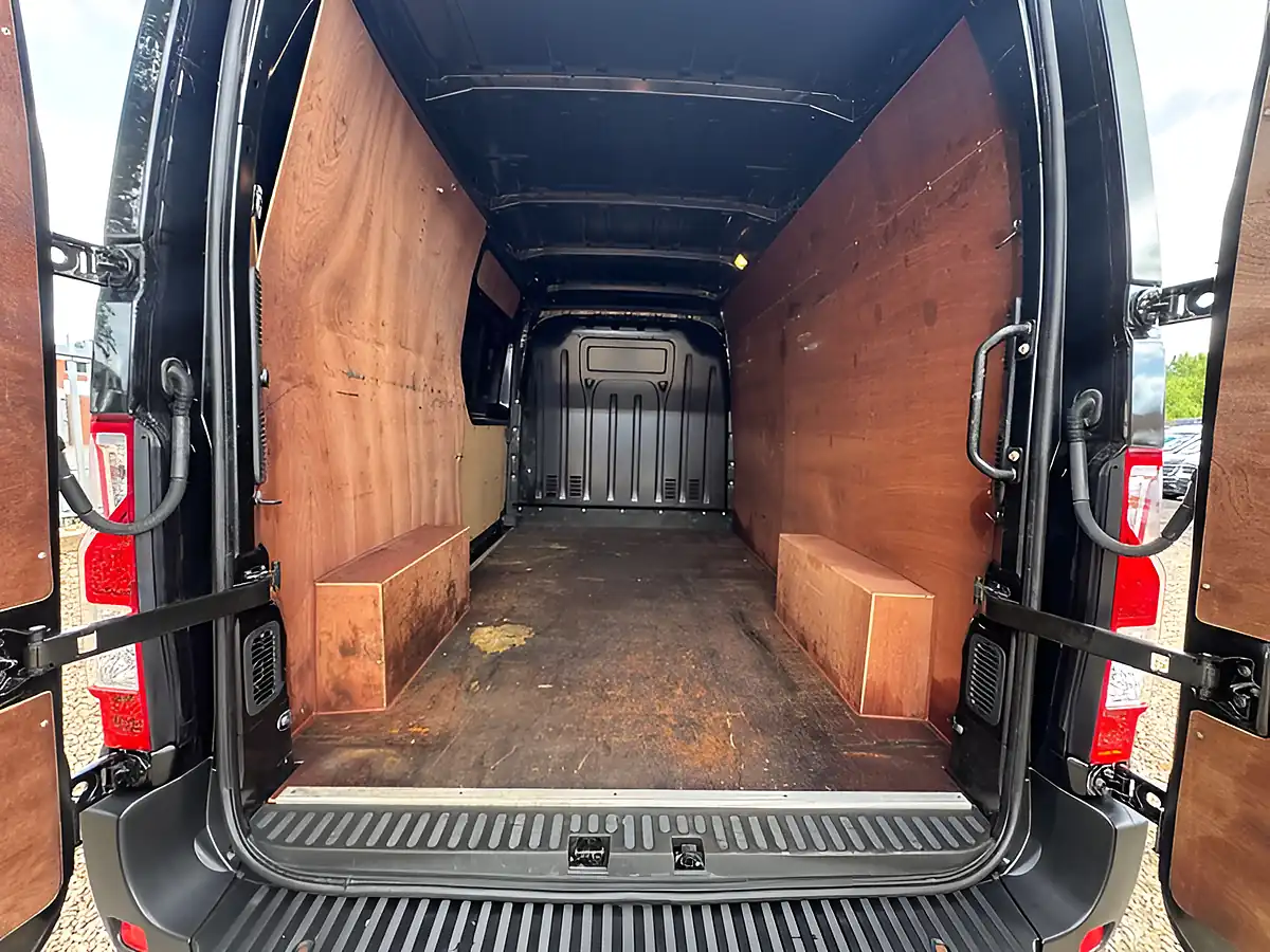 Used 2020 Nissan NV400 Tekna Black - Interior and Exterior details 6