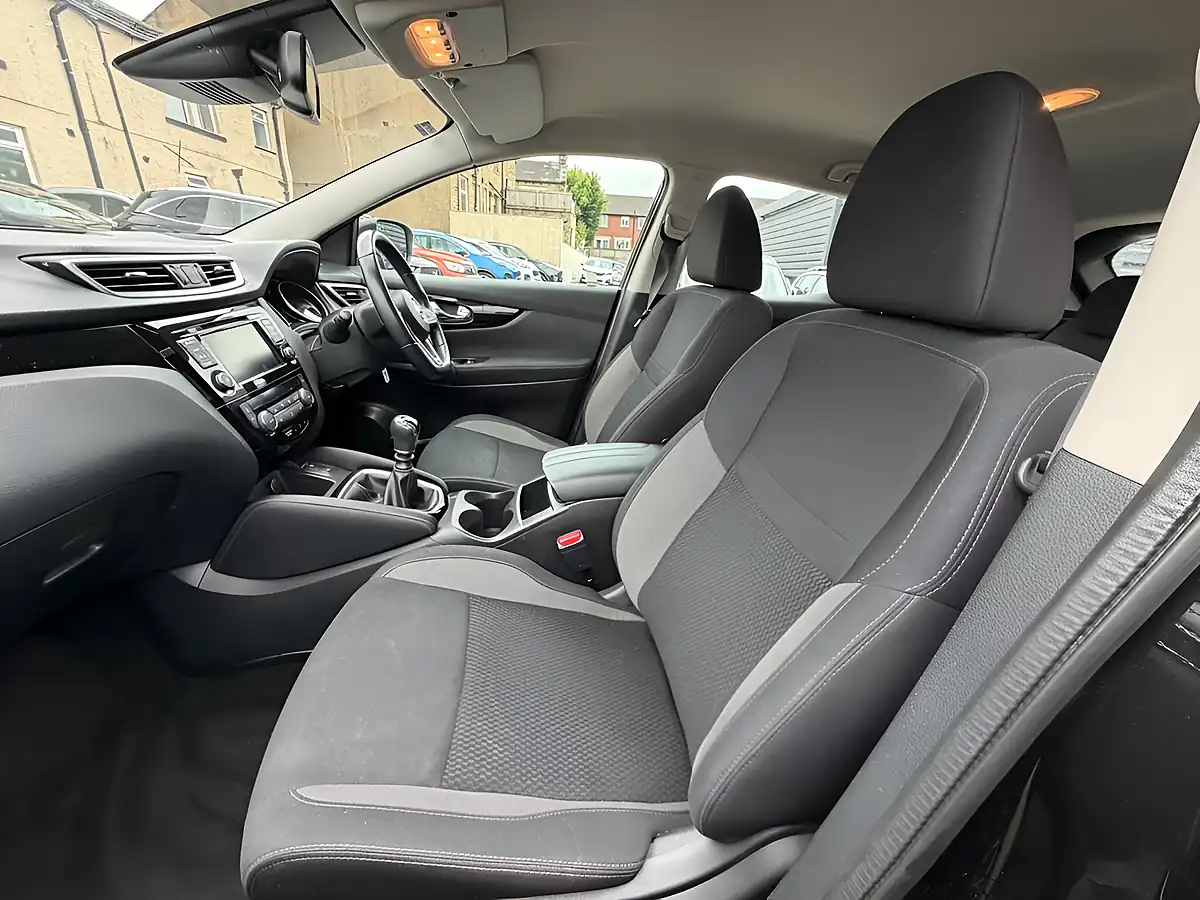 Used 2020 Nissan Qashqai Acenta Premium Black - Interior and Exterior details 13