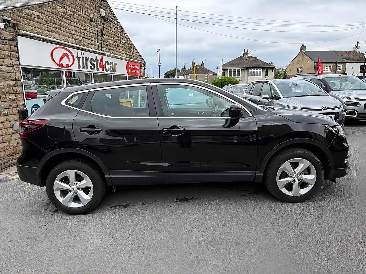 Used 2020 Nissan Qashqai Acenta Premium Black - Interior and Exterior details 6