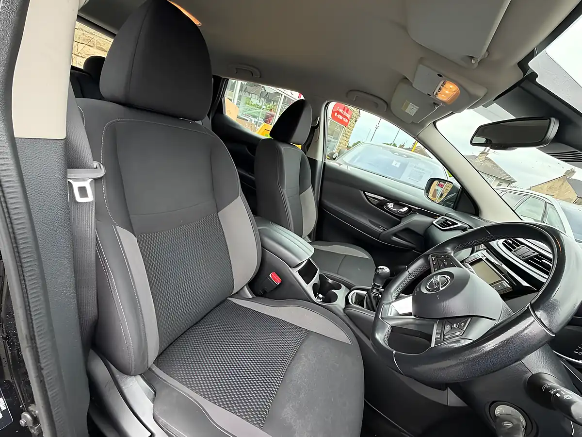 Used 2020 Nissan Qashqai Acenta Premium Black - Interior and Exterior details 8