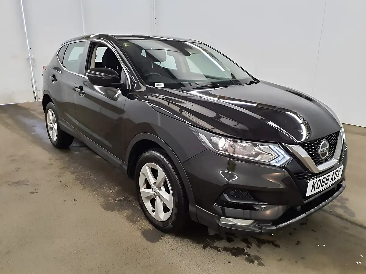 Used 2020 Nissan Qashqai Acenta Premium Black - Front View