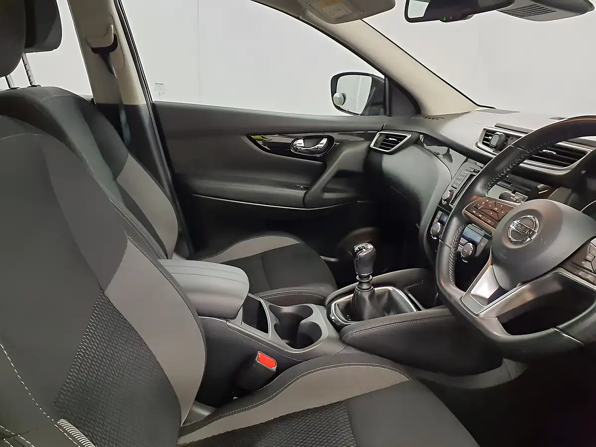 Used 2020 Nissan Qashqai Acenta Premium Black - Interior and Exterior details 2