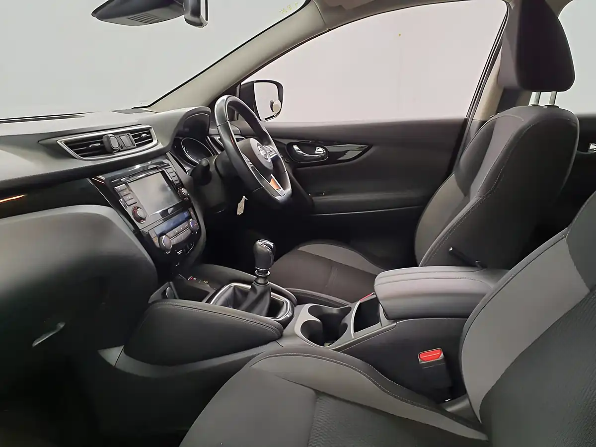 Used 2020 Nissan Qashqai Acenta Premium Black - Interior and Exterior details 7