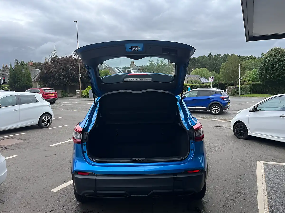 Used 2020 Nissan Qashqai Acenta Premium Blue - Interior and Exterior details 12