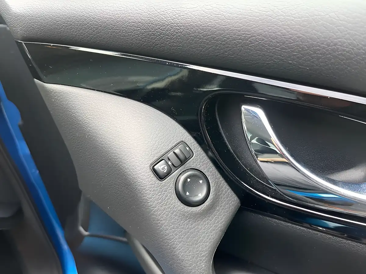 Used 2020 Nissan Qashqai Acenta Premium Blue - Interior and Exterior details 14
