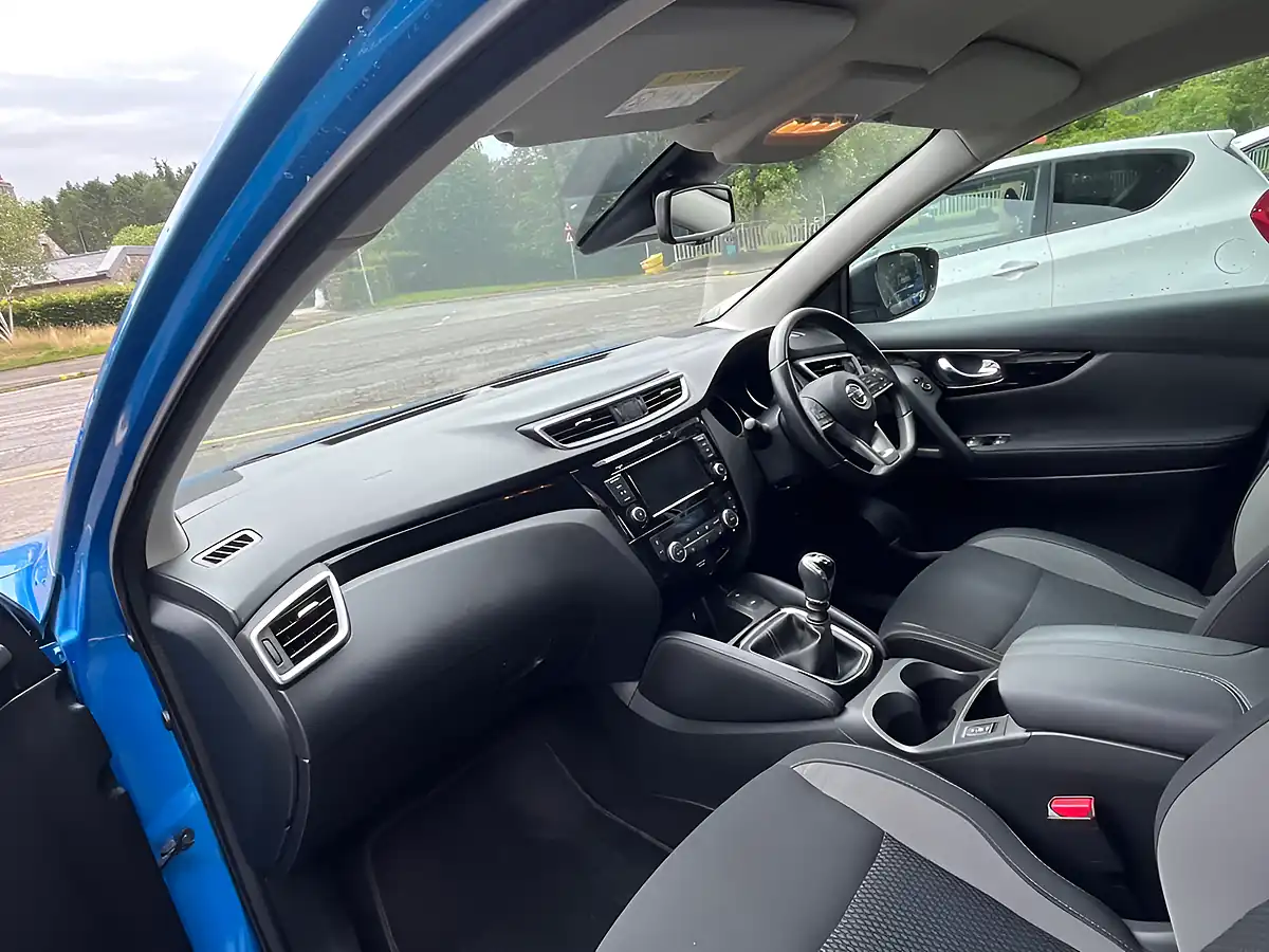 Used 2020 Nissan Qashqai Acenta Premium Blue - Interior and Exterior details 9
