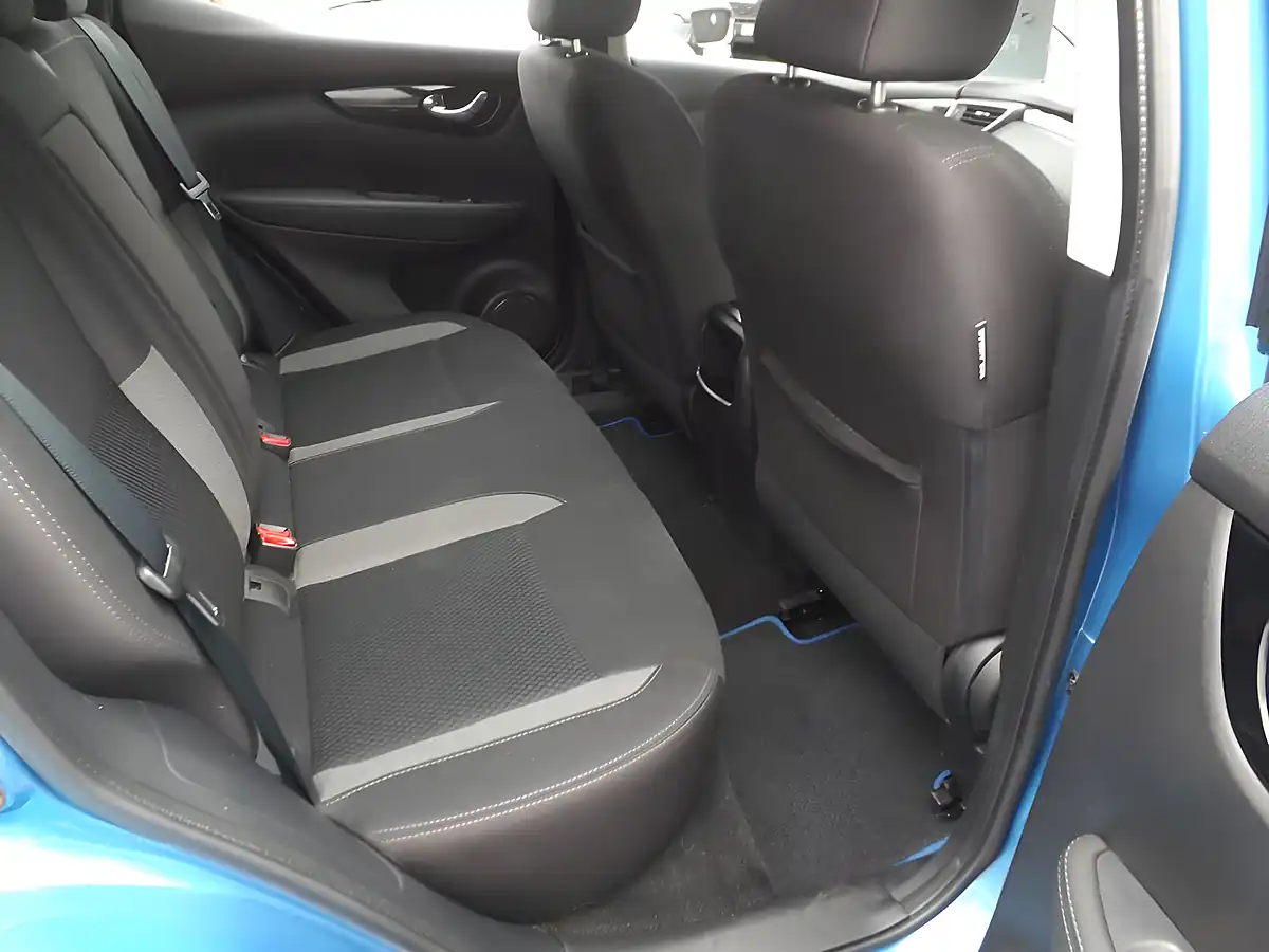 Used 2020 Nissan Qashqai Acenta Premium Blue - Interior and Exterior details 12