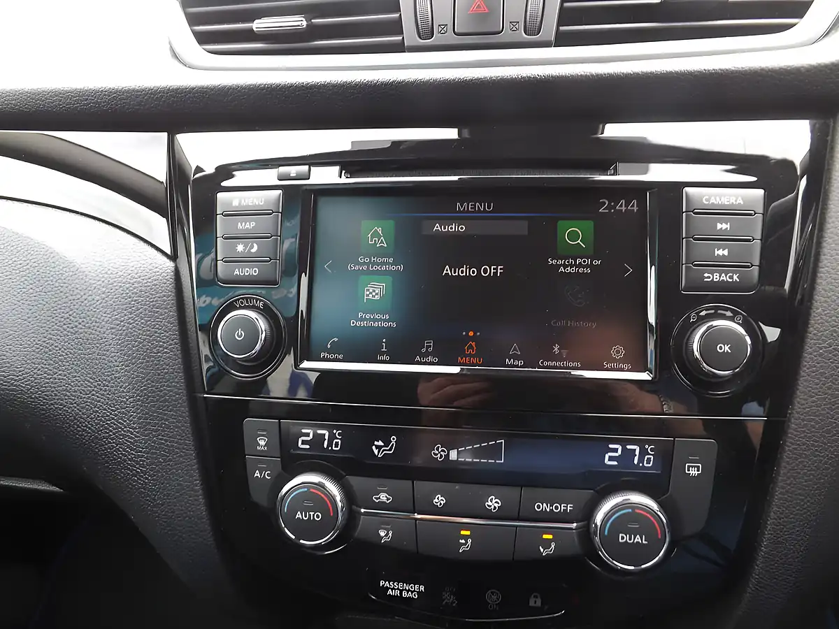 Used 2020 Nissan Qashqai Acenta Premium Blue - Interior and Exterior details 17