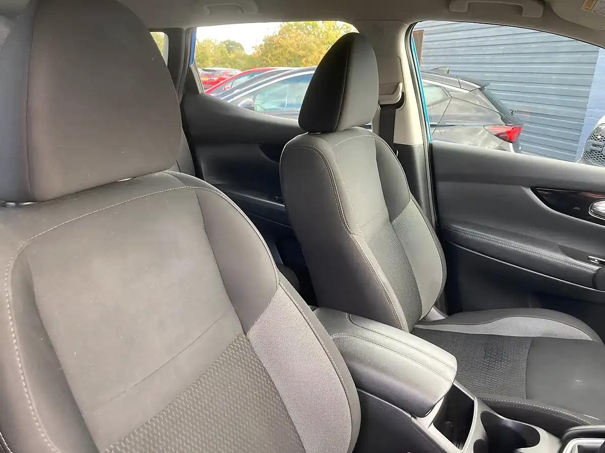 Used 2020 Nissan Qashqai Acenta Premium Blue - Interior and Exterior details 19