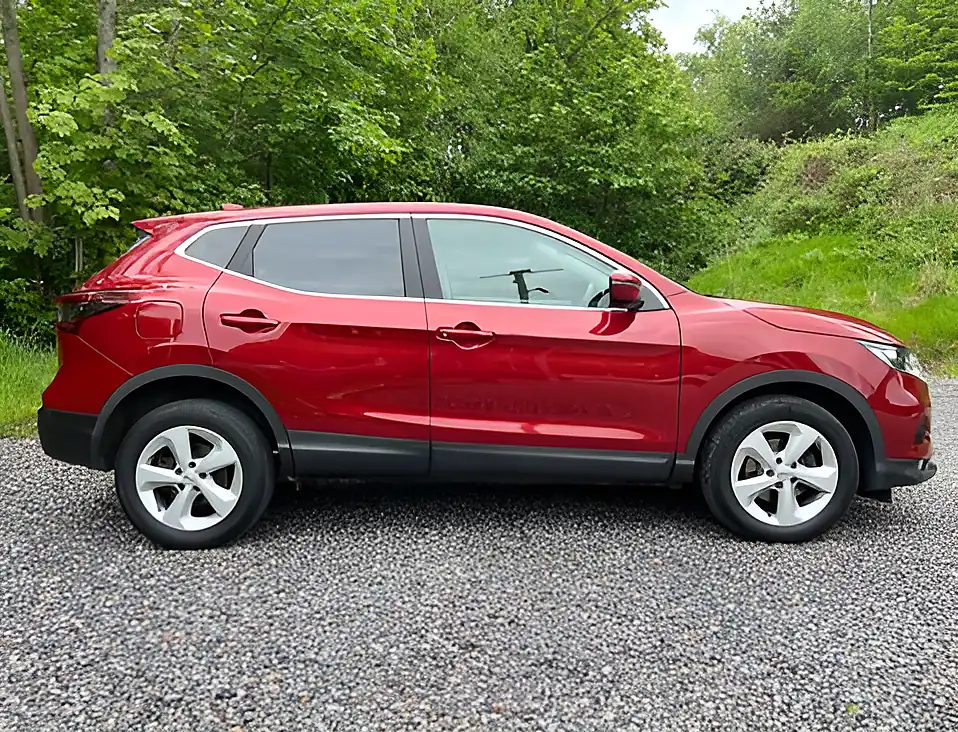 Used 2020 Nissan Qashqai Acenta Premium Magnetic Red - Interior and Exterior details 10