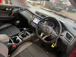 Used 2020 Nissan Qashqai Acenta Premium Red - Interior and Exterior details 10