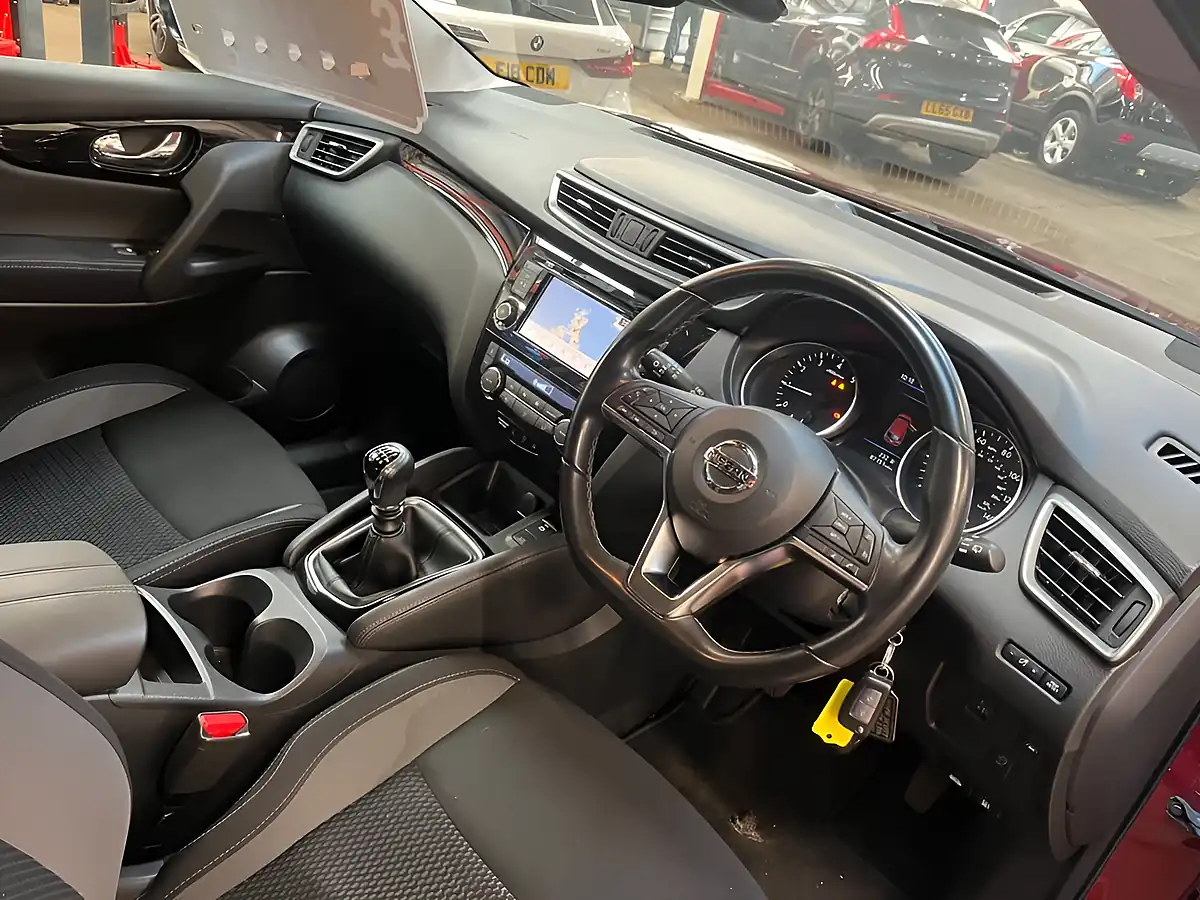 Used 2020 Nissan Qashqai Acenta Premium Red - Interior and Exterior details 10