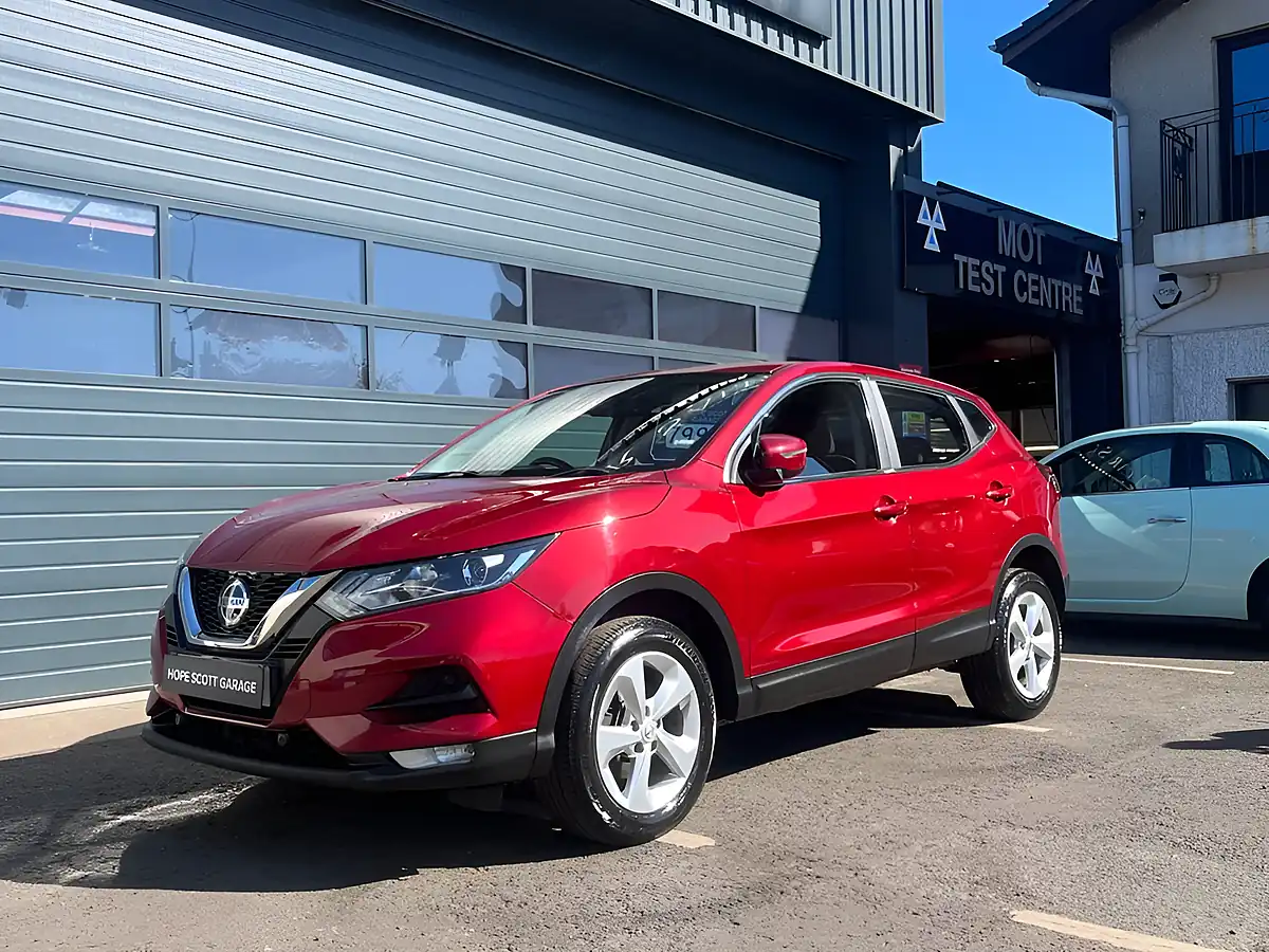 Used 2020 Nissan Qashqai Acenta Premium Red - Interior and Exterior details 6