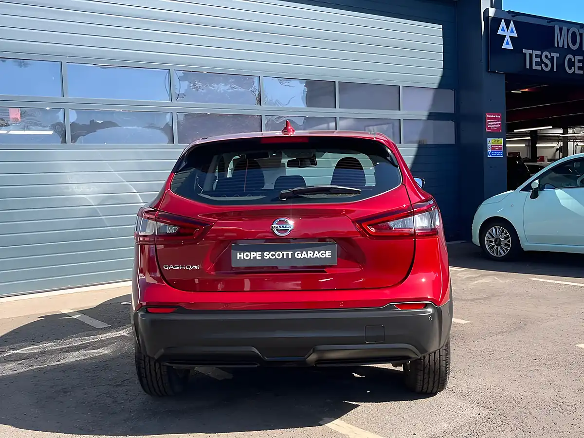 Used 2020 Nissan Qashqai Acenta Premium Red - Interior and Exterior details 7