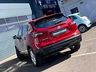 Used 2020 Nissan Qashqai Acenta Premium Red - Interior and Exterior details 8