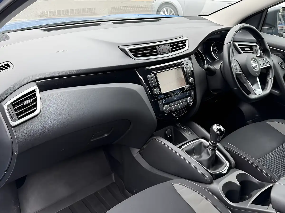 Used 2020 Nissan Qashqai Acenta Premium Vivid Blue - Interior and Exterior details 13