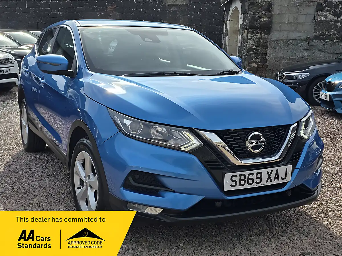 Used 2020 Nissan Qashqai Acenta Premium Vivid Blue Metallic - Front View