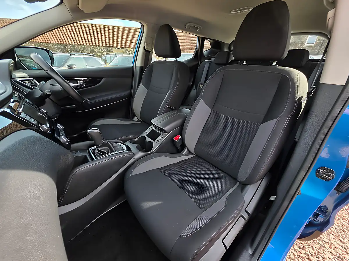 Used 2020 Nissan Qashqai Acenta Premium Vivid Blue Metallic - Interior and Exterior details 10