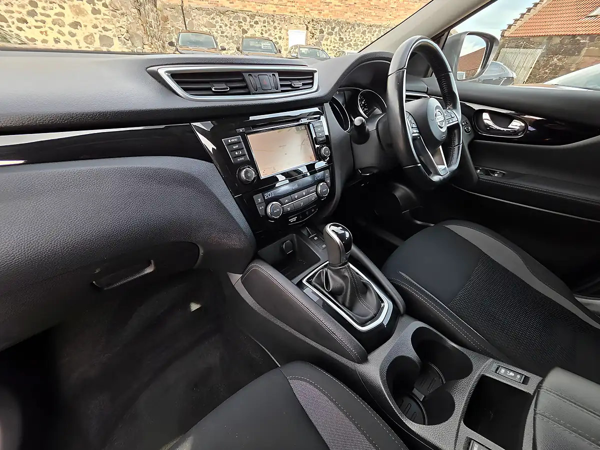 Used 2020 Nissan Qashqai Acenta Premium Vivid Blue Metallic - Interior and Exterior details 11