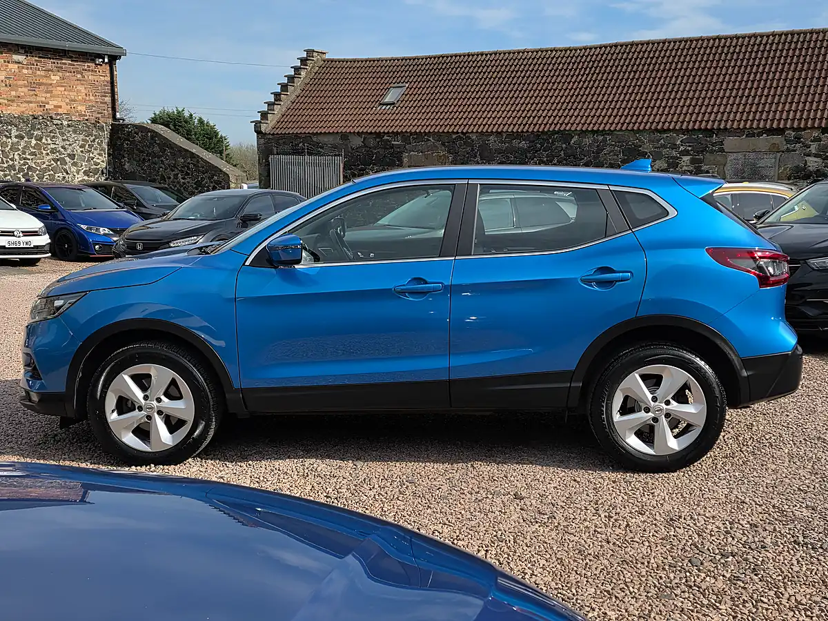Used 2020 Nissan Qashqai Acenta Premium Vivid Blue Metallic - Interior and Exterior details 14