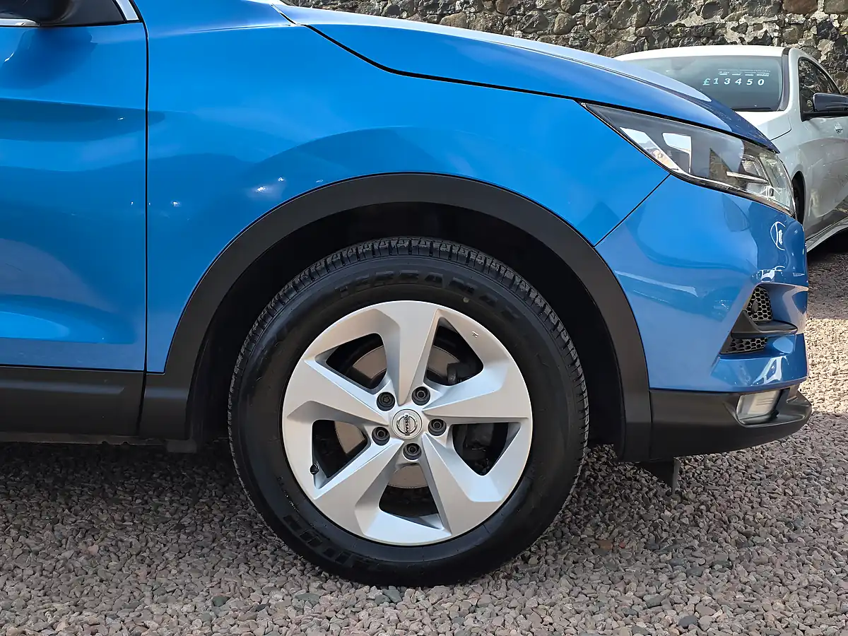 Used 2020 Nissan Qashqai Acenta Premium Vivid Blue Metallic - Interior and Exterior details 20
