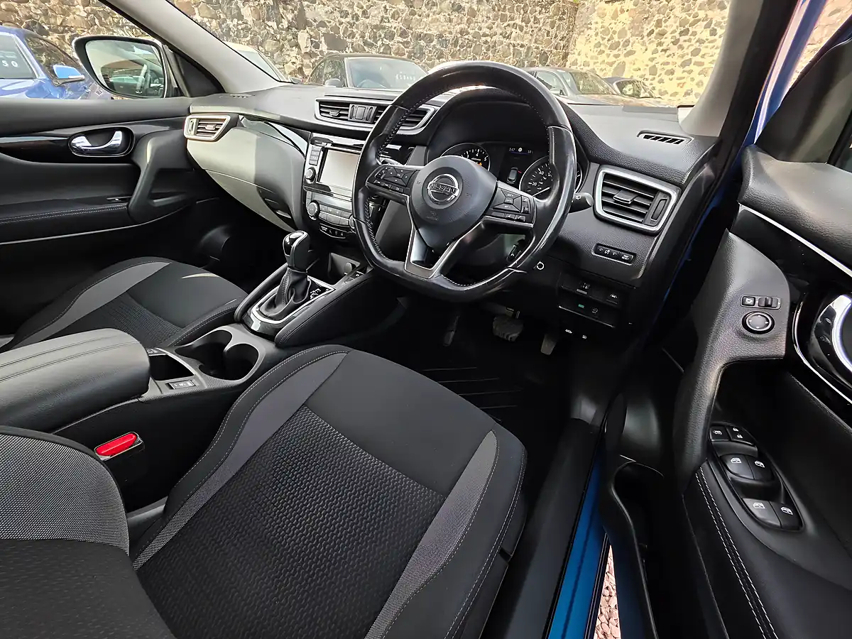 Used 2020 Nissan Qashqai Acenta Premium Vivid Blue Metallic - Interior and Exterior details 8