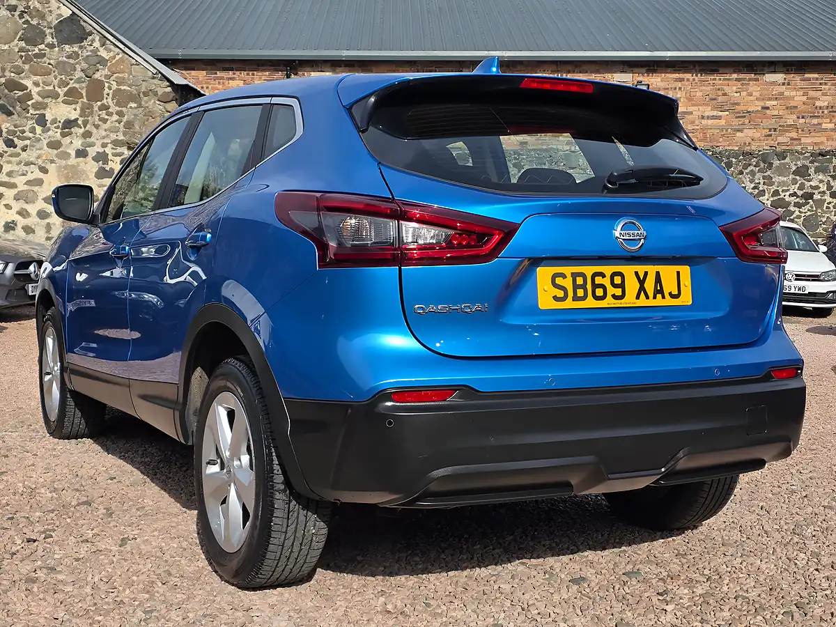 Used 2020 Nissan Qashqai Acenta Premium Vivid Blue Metallic - Interior and Exterior details 15