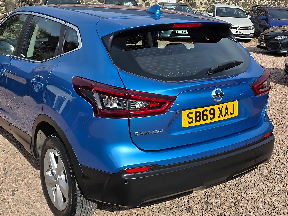 Used 2020 Nissan Qashqai Acenta Premium Vivid Blue Metallic - Interior and Exterior details 16