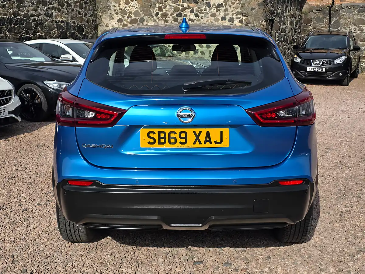 Used 2020 Nissan Qashqai Acenta Premium Vivid Blue Metallic - Interior and Exterior details 17