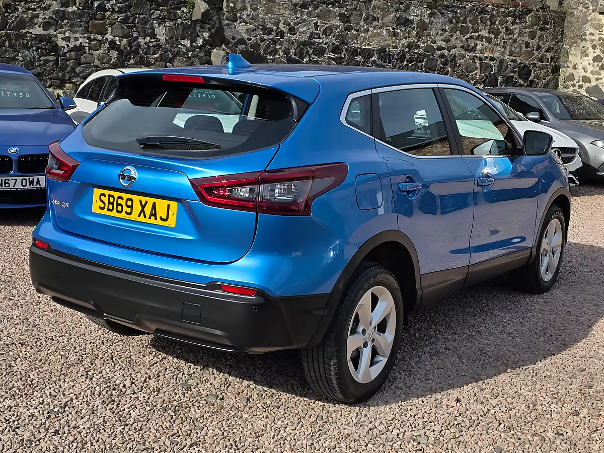 Used 2020 Nissan Qashqai Acenta Premium Vivid Blue Metallic - Interior and Exterior details 18