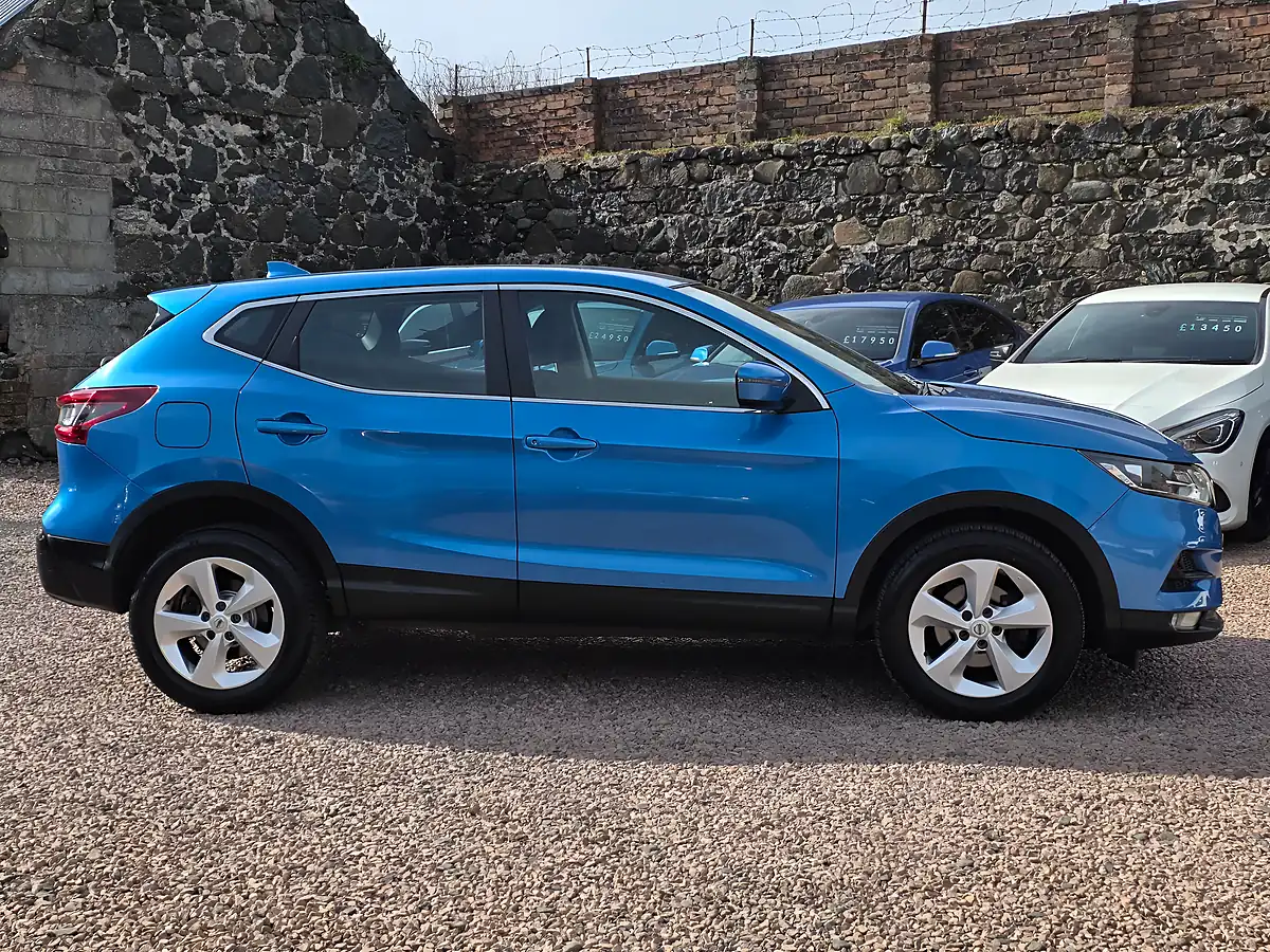 Used 2020 Nissan Qashqai Acenta Premium Vivid Blue Metallic - Interior and Exterior details 19