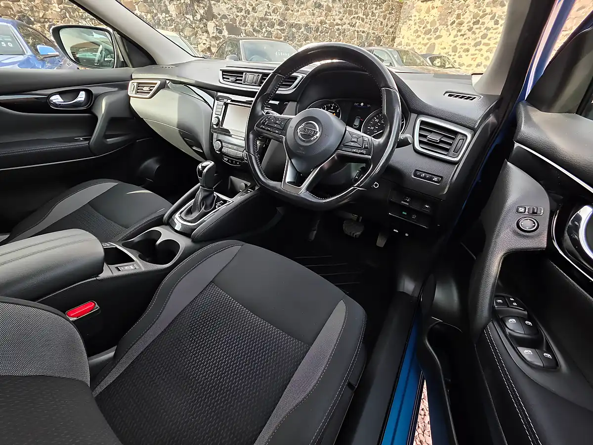 Used 2020 Nissan Qashqai Acenta Premium Vivid Blue Metallic - Interior and Exterior details 8
