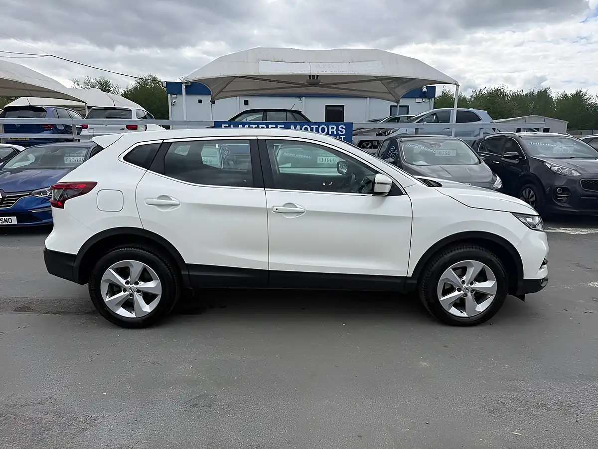 Used 2020 Nissan Qashqai Acenta Premium White - Interior and Exterior details 4