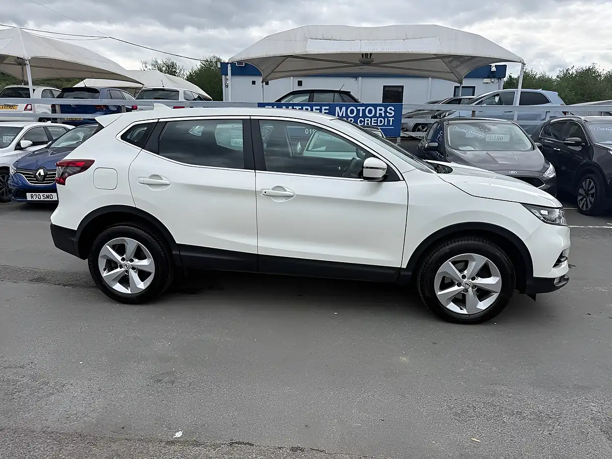 Used 2020 Nissan Qashqai Acenta Premium White - Interior and Exterior details 5