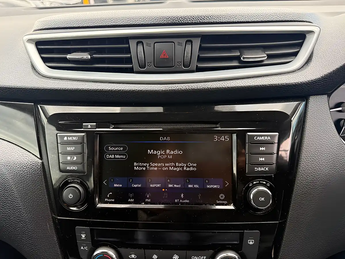 Used 2020 Nissan Qashqai Acenta Premium White - Interior and Exterior details 8