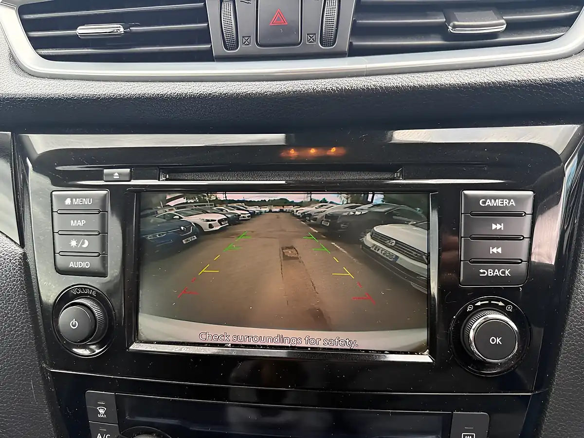 Used 2020 Nissan Qashqai Acenta Premium White - Interior and Exterior details 9